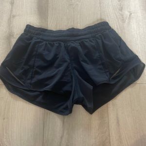 Navy Blue Lululemon size 6 hotty hot shorts 2.5 inseam.
